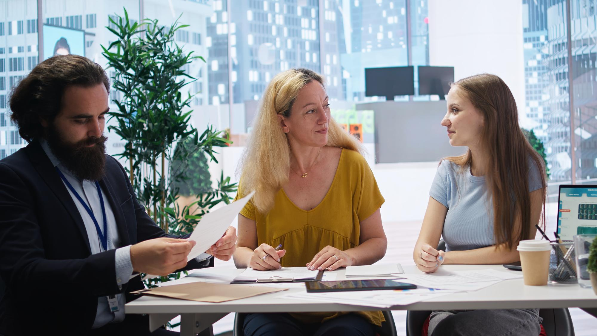 Personas en reuniones de trabajo